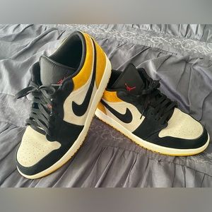 AIR JORDAN 1 LOW 'UNIVERSITY GOLD'
